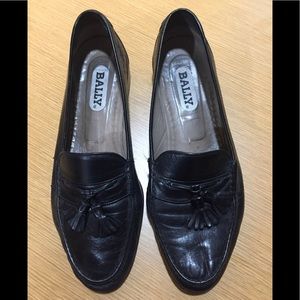 Mens black loafers in good shape